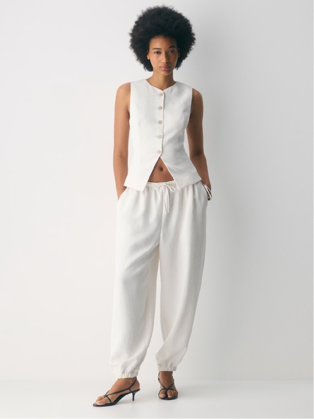 Aritzia Wilfred Regal Vest Japanese Crepette™ Slim-fit Light Birch - Picture 4 of 7